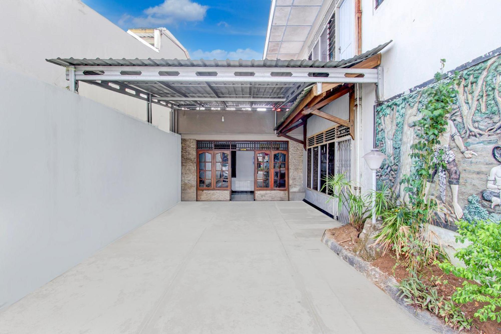 Spot On 94085 Hotel Agung Purwokerto Exterior photo