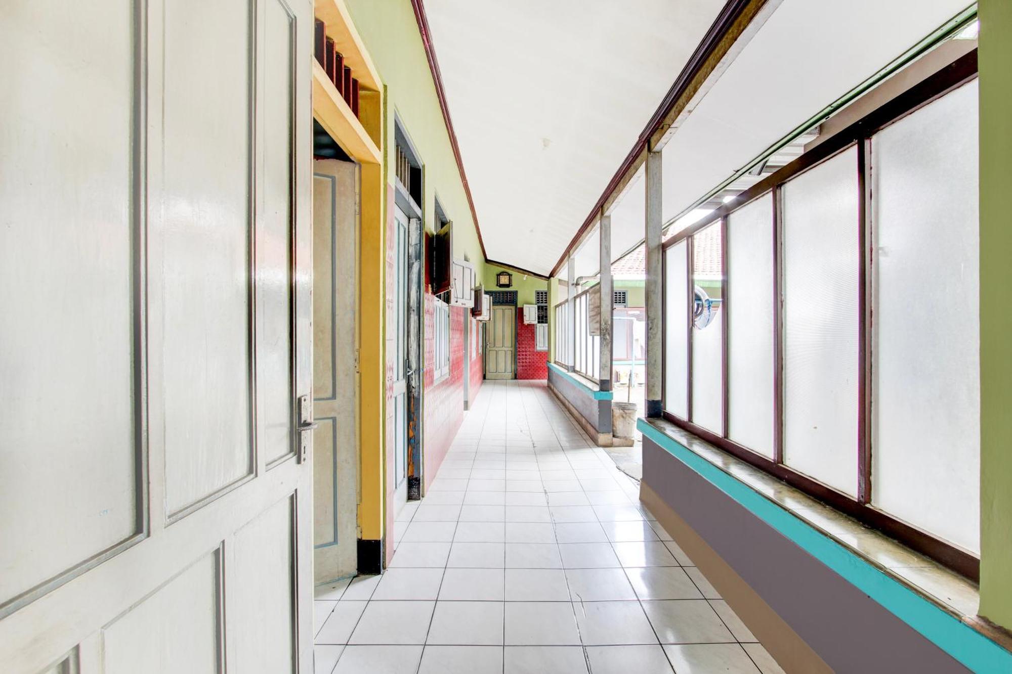 Spot On 94085 Hotel Agung Purwokerto Exterior photo